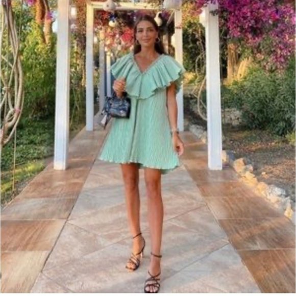 Zara Blogger Fave Voluminous Green Pleated Dress Womens Size Medium Travel Style - Picture 3 of 10